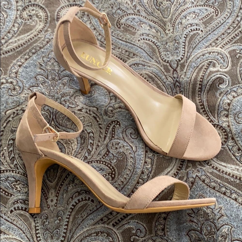 Euncer beige suede heels Sam Edelman lookalikes